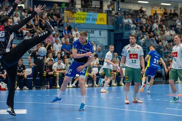 Kristjan HorÅ¾en, Kreislaeufer, (VfL Gummersbach 27), Tibor IvaniÅ¡eviÄ‡, Torwart, (TSV GWD Minden 16), VfL Gummersbach vs. TSV GWD Minden, Daikin Handball Bundesliga, Herren , 30. Spieltag, 23.05.2026 Gummersbach NRW Deutschland