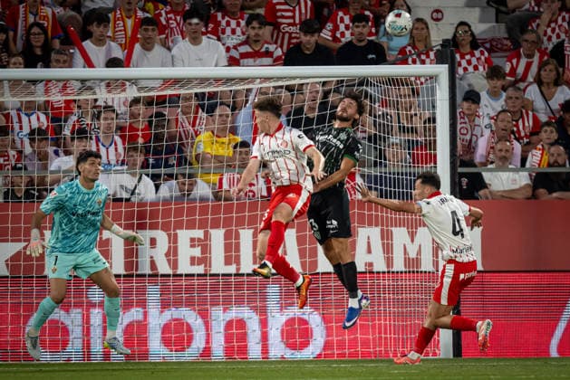 Viktor Tsygankov (Girona FC) and Victor Chust (Elche CF) battle for the ball during a La Liga EA Sports match between Girona FC and Elche CF at Estadi Municipal de Montilivi in Girona, , Spain, on May 23 2026. Photo by Felipe Mondino Copyright: x@FELIPExMONDINOx