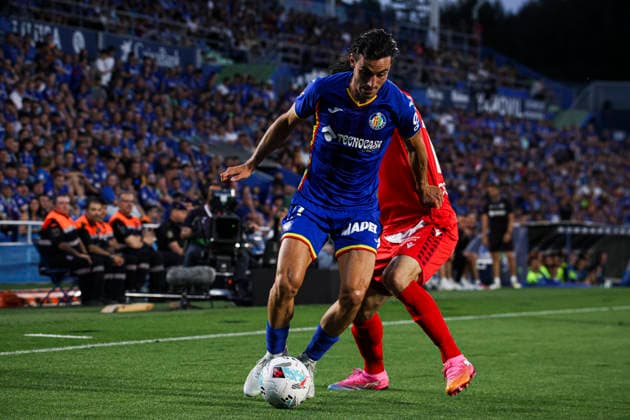 Getafe vs. Osasuna, on the 38th matchday of the 2025 26 Spanish First Division May 23, 2026, Getafe, Madrid, Spain: Juan Iglesias is defended by Budimir during the Spanish championship LaLiga football match between Getafe and Osasuna on 23 May 2026 at Estadio El Coliseum in Getafe, Madrid, Spain. Madrid Madrid Spain Copyright: xAlejandroxMatiasx