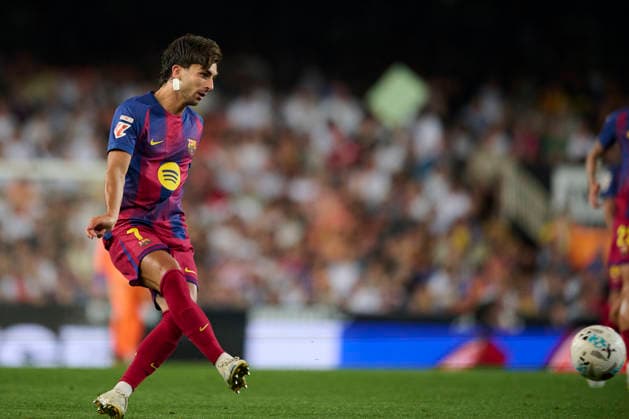 Valencia CF v FC Barcelona, Barca - LaLiga EA Sports VALENCIA, SPAIN - MAY 23: Ferran Torres of FC Barcelona passes the ball during to the LaLiga EA Sports match between Valencia CF and FC Barcelona at Estadio Mestalla on May 23, 2026 in Valencia, Spain. (Photo by Francisco Macia Photo Players Images Magara Press) Valencia Estadio Mestalla Spain Copyright: xFranciscoxMaciax