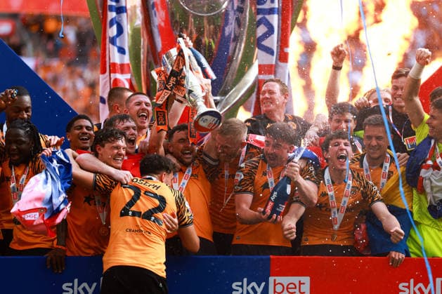 LONDON, ENGLAND - MAY 23: Hull City lift the EFL Championship Play-off Trophy during the Sky Bet Championship Play-Off Final between Hull City and Middlesbrough at Wembley Stadium on May 23, 2026 in London, England.  Copyright: xMBxMediax