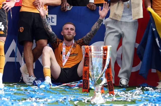 Oliver McBurnie of Hull City celebrates at full time Hull City v Middlesbrough, EFL Sky Bet Championship, Play-Off Final, Football, Wembley Stadium, London, UK - 23 May 2026London Wembley Stadium United Kingdom EDITORIAL USE ONLY No use with unauthorised audio, video, data, fixture lists, club league logos or live services. Online in-match use limited to 120 images, no video emulation. No use in betting, games or single club league player publications.  Copyright: xKieranxMcManus Shutterstockx 16887313hj