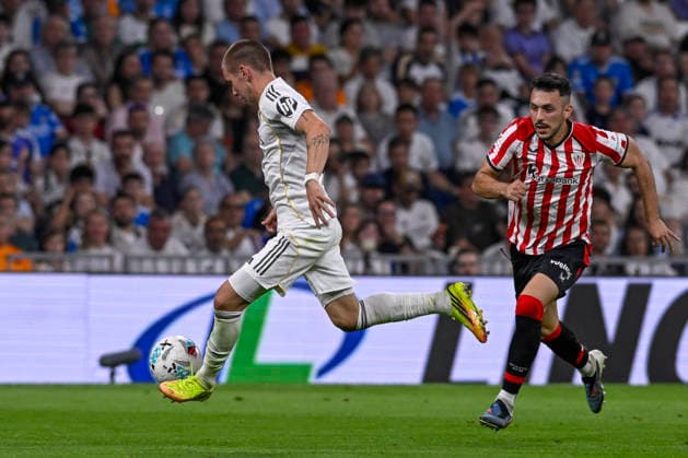 May 24, 2026, Madrid, Madrid, Spain: FRANCO MASTANTUONO of Real Madrid CF controls the ball during the match corresponding to the thirty-eight round of the 2025 26 First Division National League Championship between REAL MADRID C.F. Vs ATHLETIC CLUB, played at the Bernabeu Stadium on May 23, 2026, in Madrid, Spain. Madrid Spain - ZUMAc312 20260524_zsp_c312_173 Copyright: xOscarxManuelxSanchezx