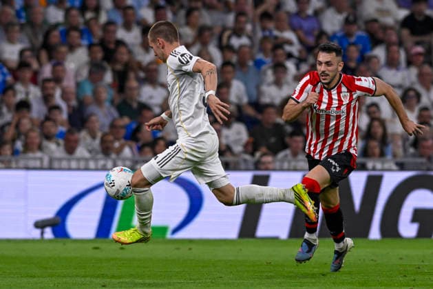 May 24, 2026, Madrid, Madrid, Spain: FRANCO MASTANTUONO of Real Madrid CF controls the ball during the match corresponding to the thirty-eight round of the 2025 26 First Division National League Championship between REAL MADRID C.F. Vs ATHLETIC CLUB, played at the Bernabeu Stadium on May 23, 2026, in Madrid, Spain. Madrid Spain - ZUMAc312 20260524_zsp_c312_171 Copyright: xOscarxManuelxSanchezx