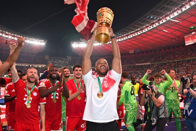 Trainer Vincent KOMPANY (Bayern Muenchen) mit Pokal,Cup,Trophaee, Jubel,Freude,Begeisterung, Siegerehrung. Fussball 83. DFB Pokal Finale 2026 FC Bayern Muenchen - VfB Stuttgart 3-0 am 23.05.2026, Olympiastadion in Berlin. DFL DFB regulations prohibit any use of photographs as image sequences and or quasi-video