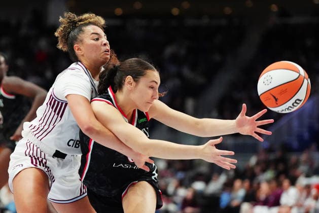 May 23, 2026, Toronto, On, Canada: Toronto Tempo s Kiki Rice (left) and Portland Fire s Carla Leite (right) battle for the ball during second half WNBA, Basketball Damen, USA basketball action in Toronto on Saturday, May 23, 2026. Canada News - May 23, 2026  - ZUMAc35_ 20260523_zaf_c35_173 Copyright: xFrankxGunnx