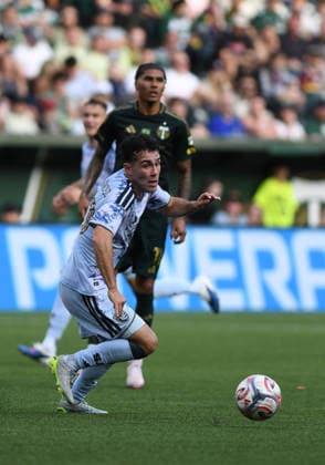 PORTLAND, OR - MAY 23: San Jose Earthquakes midfielder Nick Fernandez (20) controls the ball during a MLS, Fussball Herren, USA match between the Portland Timbers and San Jose Earthquakes on May 23, 2026 at Providence Park in Portland, Oregon. (Photo by Brian Murphy Icon Sportswire) SOCCER: MAY 23 MLS Portland Timbers vs San Jose Earthquakes EDITORIAL USE ONLY Icon2605231483
