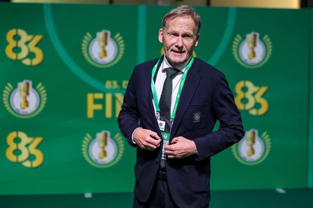 23.05.2026, Fußball, 83. DFB-Pokal Finale, FC Bayern München - VfB Stuttgart, Olympioastadion Berlin, Saison 2025 2026: Vizepräsident Hans-Joachim Watzke (Präsident BVB) beim walk über den Grünen Teppich vor dem Spiel DFB regulations prohibit any use of photographs as image sequences and or quasi-video. Berlin Deutschland