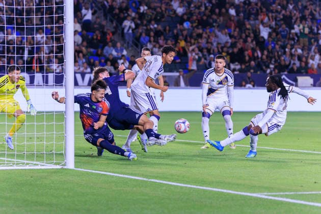 May 23, 2026, Carson, California, USA: Joseph Paintsil 28 of the LA Galaxy scores a goal during their regular season MLS, Fussball Herren, USA game against the Houston Dynamo FC on Saturday May 23, 2026 at the Dignity Health Sports Park Stadium in Carson, California. ARIANA RUIZ PI Carson USA - ZUMAp124 20260523_zaa_p124_001 Copyright: xArianaxRuizx