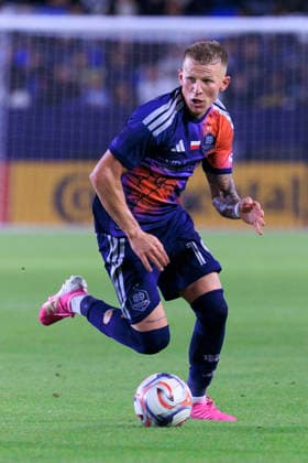 May 23, 2026, Carson, California, USA: Mateusz Bogusz 19 of the Houston Dynamo FC during their regular season MLS, Fussball Herren, USA game against the LA Galaxy on Saturday May 23, 2026 at the Dignity Health Sports Park Stadium in Carson, California. Galaxy tie with Dynamo, 1-1. ARIANA RUIZ PI Carson USA - ZUMAp124 20260523_zaa_p124_033 Copyright: xArianaxRuizx