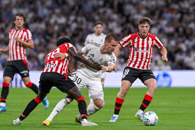 May 24, 2026, Madrid, Madrid, Spain: FRANCO MASTANTUONO of Real Madrid CF is fouled during the match corresponding to the thirty-eight round of the 2025 26 First Division National League Championship between REAL MADRID C.F. Vs ATHLETIC CLUB, played at the Bernabeu Stadium on May 23, 2026, in Madrid, Spain. Madrid Spain - ZUMAc312 20260524_zsp_c312_120 Copyright: xOscarxManuelxSanchezx