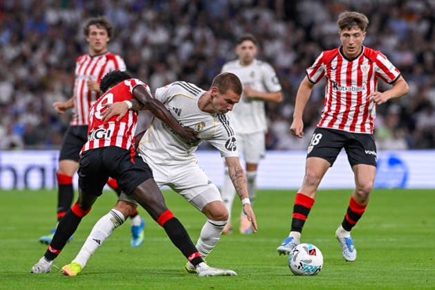 May 24, 2026, Madrid, Madrid, Spain: FRANCO MASTANTUONO of Real Madrid CF is fouled during the match corresponding to the thirty-eight round of the 2025 26 First Division National League Championship between REAL MADRID C.F. Vs ATHLETIC CLUB, played at the Bernabeu Stadium on May 23, 2026, in Madrid, Spain. Madrid Spain - ZUMAc312 20260524_zsp_c312_116 Copyright: xOscarxManuelxSanchezx