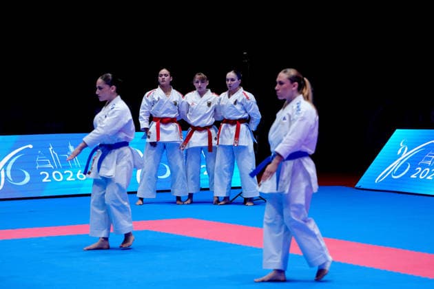 Deutschland: EKF Karate Europameisterschaft Seniors 2026 - Eissporthalle, Frankfurt: Das Female Kata Team Deutschland (Hebbel, Jay, Siebert) im Kampf um die Bronzemedaille gegen das Team Frankreich (Bui, Capet, Severan, Vilanova) Frankfurt am Main Eissporthalle Frankfurt Hessen Deutschland Copyright: xKjetilxWaberx