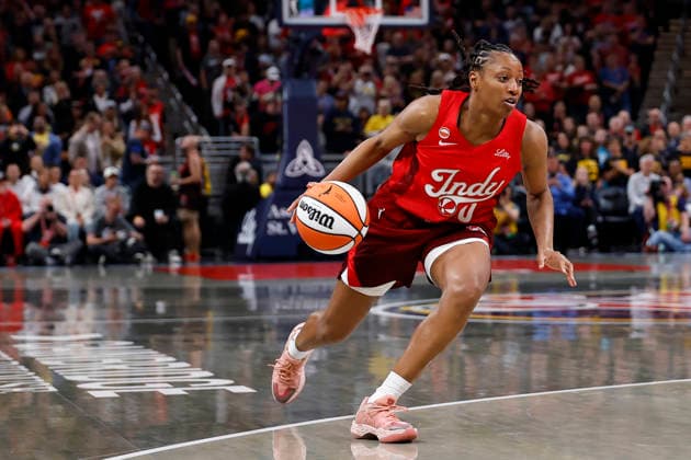 INDIANAPOLIS, IN - MAY 22: Indiana Fever guard Kelsey Mitchell (0) in action during a WNBA, Basketball Damen, USA game between the Golden State Valkyries and the Indiana Fever on May 22, 2026 at Gainbridge Fieldhouse in Indianapolis, IN. (Photo by Jeffrey Brown Icon Sportswire) WNBA: MAY 22 Golden State Valkyries at Indiana Fever EDITORIAL USE ONLY Icon052226046