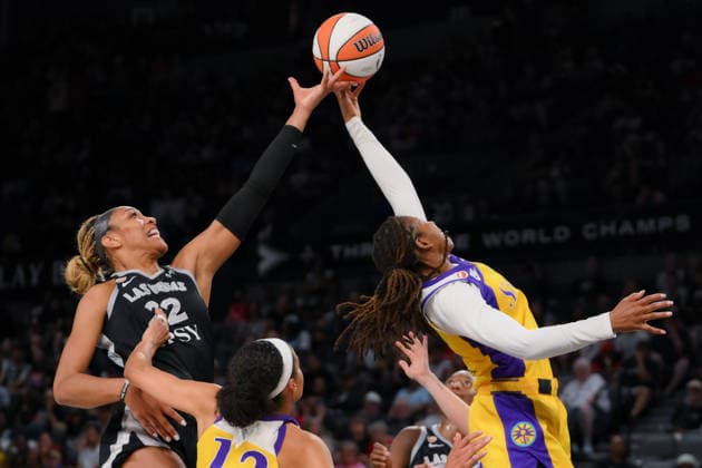 May 23, 2026, Las Vegas, Nevada, USA: A JA WILSON (22) of The Las Vegas Aces (L) competes against the Los Angeles sparks during WNBA, Basketball Damen, USA regular-season game at Michelob ULTRA Arena in Las Vegas WNBA 2026: Los Angeles Sparks 101-95 Las Vegas Aces  - ZUMAo117 20260523_zsp_o117_012 Copyright: xMikaelxOnax