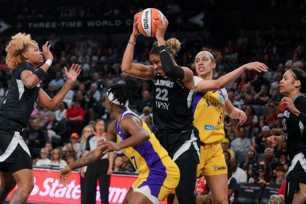 May 24, 2026, Las Vegas, Nevada, USA: A JA WILSON 22 (C) of The Las Vegas Aces holding the ball competes against the Los Angeles sparks during WNBA, Basketball Damen, USA regular-season game at Michelob ULTRA Arena in Las Vegas. WNBA 2026: Los Angeles Sparks 101-95 Las Vegas Aces  - ZUMAo117 20260524_zsp_o117_003 Copyright: xMikaelxOnax