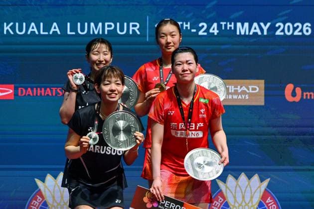 (260524) -- KUALA LUMPUR, May 24, 2026 -- Chen Fanshutian (2nd R) Luo Xumin (1st R) pose for a group photo with Hirota Ayaka (2nd L) Ayako Sakuramoto at the awarding ceremony for the women s doubles final match between Chen Fanshutian Luo Xumin of China and Hirota Ayaka Ayako Sakuramoto of Japan at 2026 Malaysia Masters badminton tournament in Kuala Lumpur, Malaysia, May 24, 2026. (Photo by Xinhua) (SP)MALAYSIA-KUALA LUMPUR-BADMINTON-MALAYSIA MASTERS-WOMEN S DOUBLES ChongxVoonxChung 