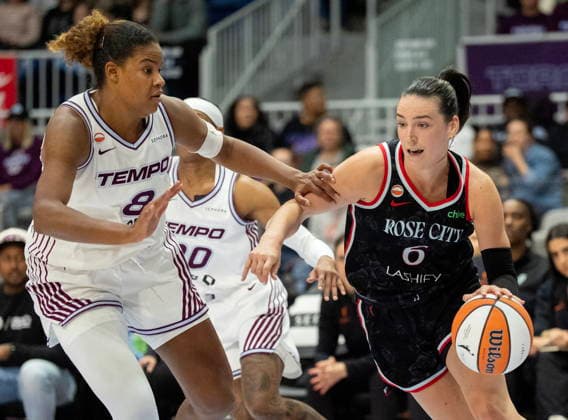 May 23, 2026, Toronto, On, CANADA: Portland Fire guard Bridget Carleton (6) drives against Toronto Tempo forward Nyara Sabally (8) during first half WNBA, Basketball Damen, USA basketball action in Toronto, on Saturday May 23, 2026. Canada News - May 23, 2026  - ZUMAc35_ 20260523_zaf_c35_239 Copyright: xFrankxGunnx