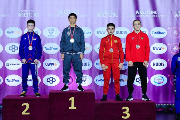 Ringen, U15 EM in Samokov U15 Wrestling European Championships Podium 48kg FS - Gold: Umar Ikhlazov (RUS), Silver: Muslim Dadajev (SRB), Bronze: Luka Ananiev (MKD), Zurab Dotiashvili (GEO)