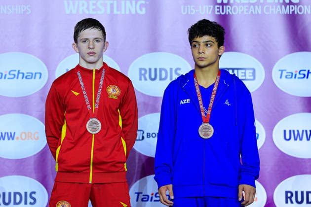 Ringen, U15 EM in Samokov U15 Wrestling European Championships Podium 62kg FS - Bronze: Yusif Huseynov (AZE), Abdul Aziz Azizi (MKD)