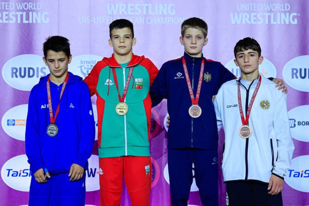 Ringen, U15 EM in Samokov U15 Wrestling European Championships Podium 41kg FS - Gold: Simeon Radoslavov Velikov (BUL), Silver: Elman Kamran Ismayilov (AZE), Bronze: Andrei Dermenji (MDA), Tigran Aghajanyan (ARM)