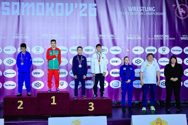 Ringen, U15 EM in Samokov U15 Wrestling European Championships Podium 41kg FS - Gold: Simeon Radoslavov Velikov (BUL), Silver: Elman Kamran Ismayilov (AZE), Bronze: Andrei Dermenji (MDA), Tigran Aghajanyan (ARM)