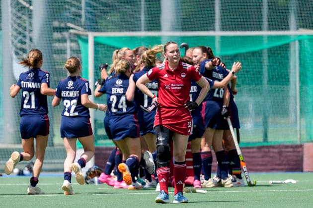 Pia Maertens (KTHC, 35), Spielerin, Spielerinnen von Rot-Weiss Köln (KTHC), enttäuscht über die Niederlage, Enttäuschung nach dem Schlusspfiff, Highlight, Verlierer, verloren, Frustration, disappointed, pessimistisch, 24.05.2026, Mannheim (Deutschland), Hockey, Deutsche Meisterschaft, Viertelfinale 3, Damen, Mannheimer HC - Rot-Weiss Köln