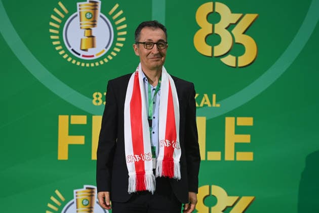 Cem OEZDEMIR (Ministerpraesident Baden-Wuerttemberg). Einzelbild,angeschnittenes Einzelmotiv,Halbfigur,halbe Figur. GRUENER TEPPICH, Fussball 83. DFB Pokal Finale 2026 FC Bayern Muenchen - VfB Stuttgart 3-0 am 23.05.2026, Olympiastadion in Berlin. DFL DFB regulations prohibit any use of photographs as image sequences and or quasi-video