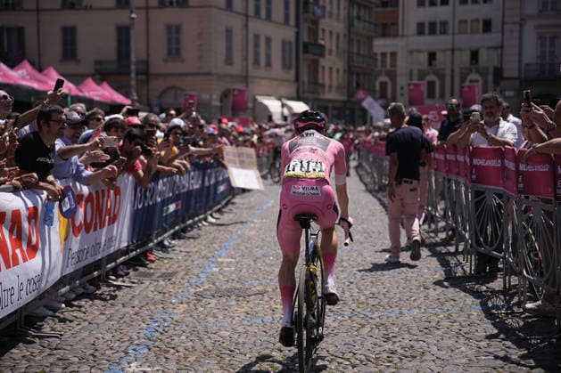 The pink jersey Denmark™s Jonas Vingegaard Hansen of Team Visma Lease A Bike during Stage 15 of the Giro d™Italia, from Voghera to Milano, Italy, Sunday, May 24, 2026.  Copyright: xMarcoxAlpozzi LaPressex