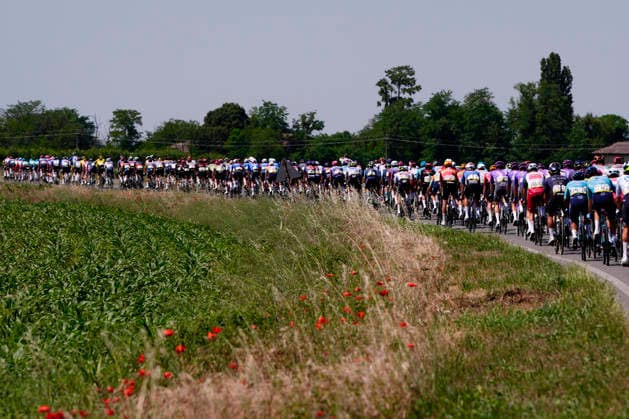 The pack rides during Stage 15 of the Giro d™Italia, from Voghera to Milano, Italy, Sunday, May 24, 2026.  Copyright: xx