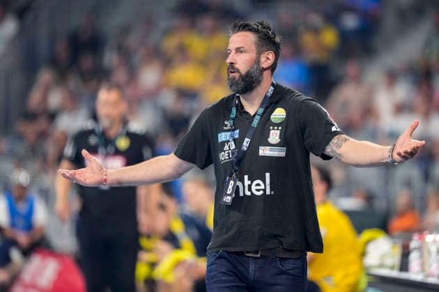 Bennet Wiegert (Trainer, Cheftrainer, SCM), gibt Anweisungen, gestikuliert, mit den Armen gestikulieren, Einzelbild, Einzelfoto, Aktion, Action, 24.05.2026, Mannheim (Deutschland), Handball, Bundesliga, Rhein-Neckar Löwen - SC Magdeburg