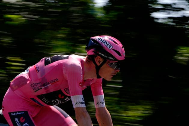 The pink jersey Denmark™s Jonas Vingegaard Hansen of Team Visma Lease A Bike during Stage 15 of the Giro d™Italia, from Voghera to Milano, Italy, Sunday, May 24, 2026.  Copyright: xFabioxFerrarix xLaPressex