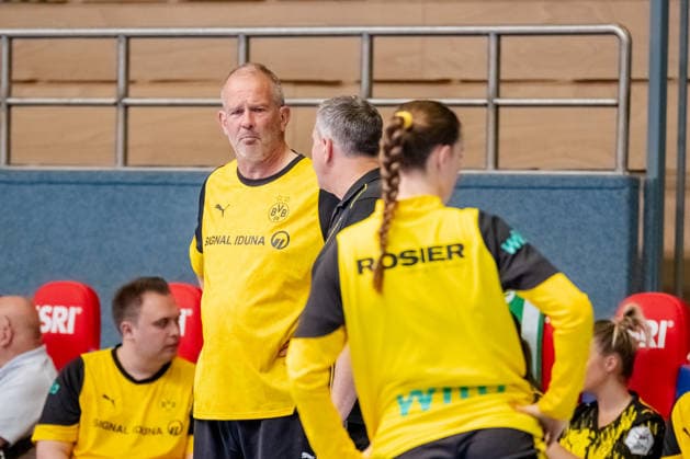 Blomberg, 24.05.2026, Handball, Frauen, Alsco Handball Bundesliga, Playoff, Finale Spiel 2, 2025 2026: HSG Blomberg-Lippe BVB Borussia Dortmund Henk Groener (Trainer BVB) vor dem Spiel Blomberg Sporthalle an der Ulmenallee NRW Germany