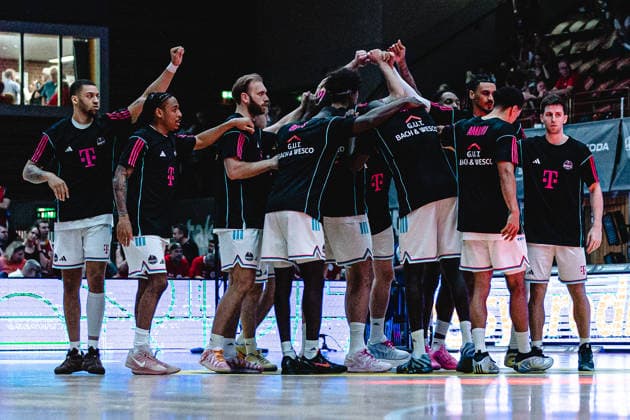 easyCredit Basketball Bundesliga, 4. Playoff-Viertelfinale: Fitness First Baskets Würzburg vs. Telekom Baskets Bonn, 24.05.2026 Huddle vor dem Spiel - easyCredit Basketball Bundesliga, 4. Playoff-Viertelfinale: Fitness First Baskets Würzburg vs. Telekom Baskets Bonn, 24.05.2026, Tectake Arena Würzburg Copyright: xBEAUTIFULxSPORTS Derixx