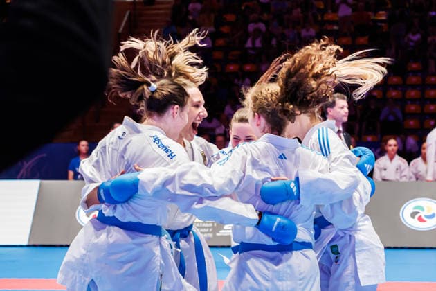 Gold Medal Match Kumite Team Frauen Frankreich (rot) - Deutschland (blau); Jubel bei Deutschland über den Sieg; Sieger, Erstplatzierte, Goldmedaille, 24.05.2026, Frankfurt am Main (Deutschland), 61. Karate-Europameisterschaften 2026 Frankfurt Main