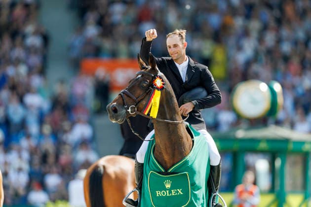 Sport Bilder des Tages AACHEN - TSCHIO 2026, AACHEN - TSCHIO 2026 VOGEL Richard (GER), United Touch S Siegerehrung Prize giving ceremony Rolex Grand Prix, part of the Rolex Grand Slam of Show Jumping, The Grand Prix of Aachen CSI5* - Jumping competition over two rounds and jump-off Aachen, Reitstadion Soers 24. May 2026 -
