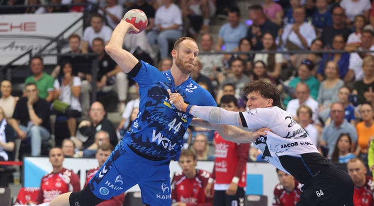 Stuttgart , Handball Daikin Bundesliga TVB Stuttgart vs. SG Flensburg-Handewitt , Lenny Rubin ( TVB )