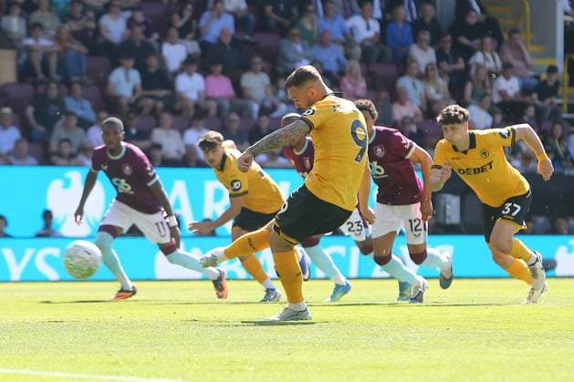 Adam Armstrong of Wolves scores their sides first goal Burnley v Wolverhampton Wanderers, Premier League, Football, Turf Moor, Burnley, UK - 24 May 2026Burnley Turf Moor United Kingdom EDITORIAL USE ONLY No use with unauthorised audio, video, data, fixture lists, club league logos or live services. Online in-match use limited to 120 images, no video emulation. No use in betting, games or single club league player publications. Copyright: xPhilxOldham Shutterstockx 16889832d
