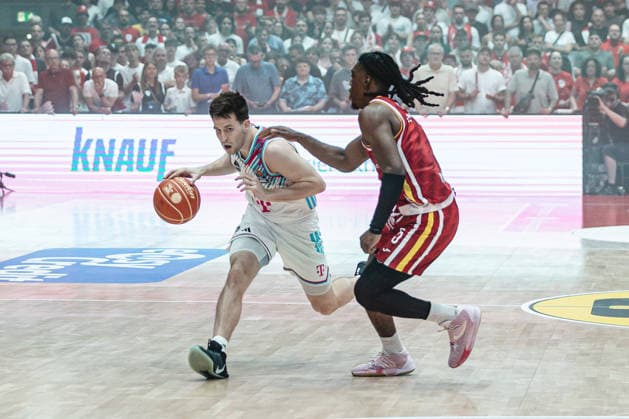 easyCredit Basketball Bundesliga, 4. Playoff-Viertelfinale: Fitness First Baskets Würzburg vs. Telekom Baskets Bonn, 24.05.2026 Grayson Murphy (Telekom Baskets Bonn 7) und Marcus Carr (Würzburg 5) - easyCredit Basketball Bundesliga, 4. Playoff-Viertelfinale: Fitness First Baskets Würzburg vs. Telekom Baskets Bonn, 24.05.2026, Tectake Arena Würzburg Copyright: xBEAUTIFULxSPORTS Derixx