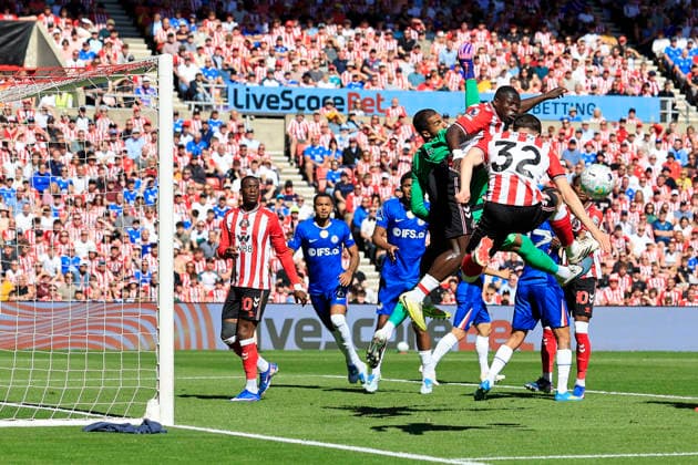Sunderland v Chelsea Premier League Brian Brobbery of Sunderland competes for the ball with Robert S‡nchez of Chelsea during the Premier League match at the Stadium of Light, Sunderland 24 05 2026 UK Newspapers OUT Copyright: xFredxPalmerx FIL-23471-0048