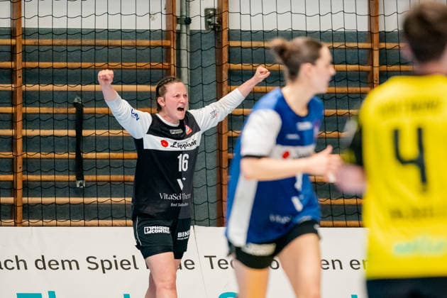 Blomberg, 24.05.2026, Handball, Frauen, Alsco Handball Bundesliga, Playoff, Finale Spiel 2, 2025 2026: HSG Blomberg-Lippe BVB Borussia Dortmund Melanie Veith (HSG Blomberg-Lippe, 16) jubelt nach einer Parade Blomberg Sporthalle an der Ulmenallee NRW Germany
