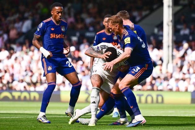 Fulham v Newcastle United, Premier League Fulham striker Rodrigo Muniz (9) under pressure from Newcastle United defender Dan Burn (33) during the Premier League match between Fulham and Newcastle United at Craven Cottage, London, UK on 24 May 2026. London Craven Cottage Greater London UK Editorial use only DataCo restrictions apply See www.football-dataco.com , Copyright: xDennisxGoodwinx PSI-24290-0024