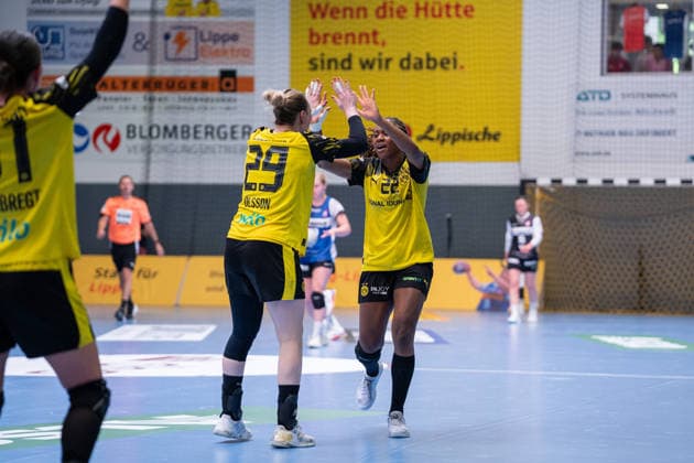 HSG Blomberg-Lippe (GER) vs. Borussia Dortmund (GER) Handball, 1. Handball Bundesliga Frauen, Finale, Spiel 2, 24.5.2026, Saision 2025 2026, Blomberg Emma Olsson (Borussia Dortmund, 29) und Deborah Lassource (Borussia Dortmind, 22) jubelt nach einem Tor Blomberg Sporthalle an der Ulmenallee Deutschland