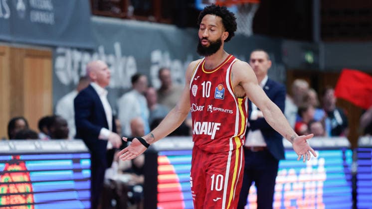 Im Bild: Enttaeuschung bei Davion Mintz (Wuerzburg Baskets, 10) 24.05.2026, Basketball, Fitness First Wuerzburg Baskets vs. Telekom Baskets Bonn, easyCredit BBL Playoffs, 4. Viertelfinale, Deutschland, 97072, tectake-Arena Wuerzburg, Copyright: HMBxMedia xJulienxBecker