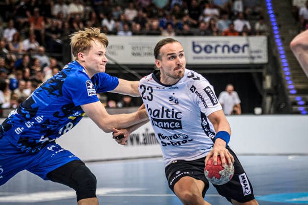 Kent Robin Tonnesen (SG Flensburg-Handewitt, 23) vs. Linus Schmid (TVB Stuttgart, 18) GER, TVB Stuttgart - SG Flensburg-Handewitt, DAIKIN HBL, Handball, Bundesliga, 32. Spieltag, Spielzeit 2025 2026, 24.05.2026 GER, TVB Stuttgart - SG Flensburg-Handewitt, DAIKIN HBL, Handball, Bundesliga, 32. Spieltag, Spielzeit 2025 2026, 24.05.2026 Stuttgart Copyright: xSandyxDinkelackerx EP_SDR