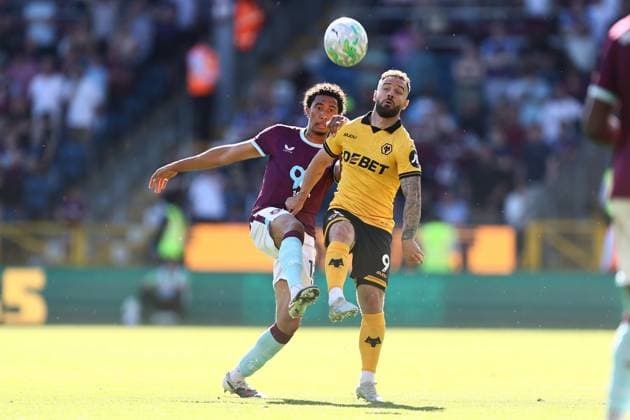 Bashir Humphreys of Burnley and Adam Armstrong of Wolves Burnley v Wolverhampton Wanderers, Premier League, Football, Turf Moor, Burnley, UK - 24 May 2026Burnley Turf Moor United Kingdom EDITORIAL USE ONLY No use with unauthorised audio, video, data, fixture lists, club league logos or live services. Online in-match use limited to 120 images, no video emulation. No use in betting, games or single club league player publications. Copyright: xPhilxOldham Shutterstockx 16889832af