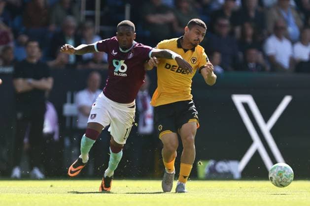 Jaidon Anthony of Burnley and Andre of Wolves Burnley v Wolverhampton Wanderers, Premier League, Football, Turf Moor, Burnley, UK - 24 May 2026Burnley Turf Moor United Kingdom EDITORIAL USE ONLY No use with unauthorised audio, video, data, fixture lists, club league logos or live services. Online in-match use limited to 120 images, no video emulation. No use in betting, games or single club league player publications. Copyright: xPhilxOldham Shutterstockx 16889832ac
