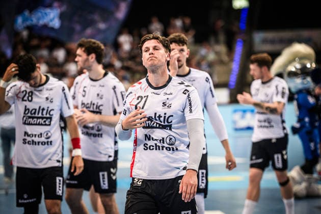 Aksel Horgen (SG Flensburg-Handewitt, 27) und Team - sichtlich enttaeuscht nach Auswaertsniederlage in Stuttgart GER, TVB Stuttgart - SG Flensburg-Handewitt, DAIKIN HBL, Handball, Bundesliga, 32. Spieltag, Spielzeit 2025 2026, 24.05.2026 GER, TVB Stuttgart - SG Flensburg-Handewitt, DAIKIN HBL, Handball, Bundesliga, 32. Spieltag, Spielzeit 2025 2026, 24.05.2026 Stuttgart Copyright: xSandyxDinkelackerx EP_SDR