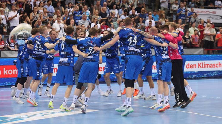 Stuttgart , Handball Daikin Bundesliga TVB Stuttgart vs. SG Flensburg-Handewitt , Jubel Stuttgart
