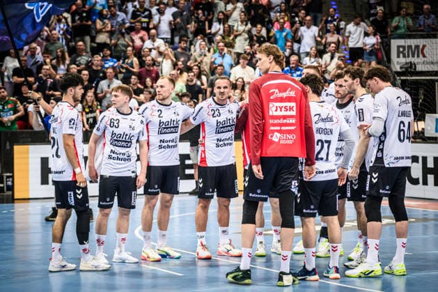 Team des SG Flensburg-Handewitt - sichtlich enttaeuscht nach Auswaertsniederlage in Stuttgart GER, TVB Stuttgart - SG Flensburg-Handewitt, DAIKIN HBL, Handball, Bundesliga, 32. Spieltag, Spielzeit 2025 2026, 24.05.2026 GER, TVB Stuttgart - SG Flensburg-Handewitt, DAIKIN HBL, Handball, Bundesliga, 32. Spieltag, Spielzeit 2025 2026, 24.05.2026 Stuttgart Copyright: xSandyxDinkelackerx EP_SDR